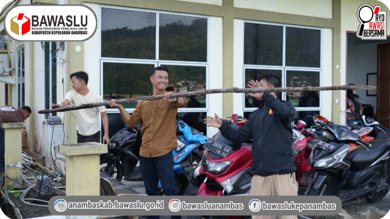 Jumpa Berlian, Bawaslu Anambas Laksanakan Gotong Royong Lingkungan Sekretariat