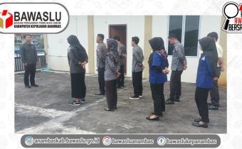 Pimpin Apel Senin Rutin Perdana 2026, Kordiv HP2H Bawaslu Kabupaten Kepulauan Anambas Minta Jajaran Staf Bawaslu Anambas Konsisten dan Disiplin Untuk Mengoptimalkan Kinerja