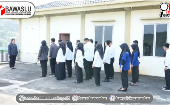 Tingkatkan Kedisiplinan Pegawai, Koordinator Sekretariat Lead Apel Senin Rutin Bawaslu Anambas