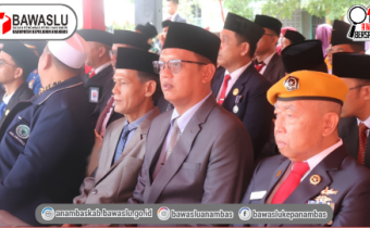 Wujud Sinergi Lembaga, Ketua Bawaslu Kepulauan Anambas Hadiri Upacara Peringatan HUT Ke-81 RI Bersama Pemda