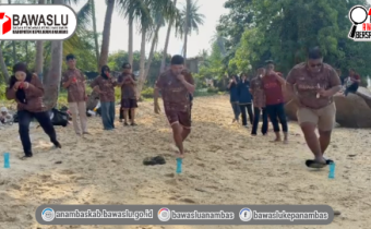 Semarakkan HUT RI ke-81, Bawaslu Anambas Gelar Family Gathering dan Lomba di Pantai
